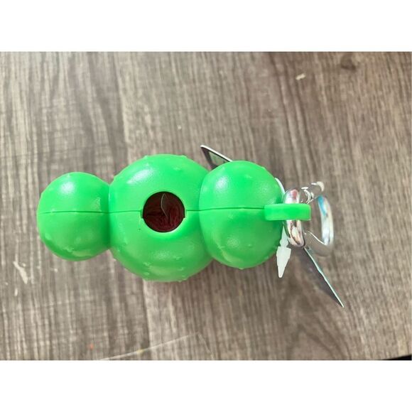 Pet Waste Bag Dispenser With a Roll of 15 Bags - Picture 2 of 4